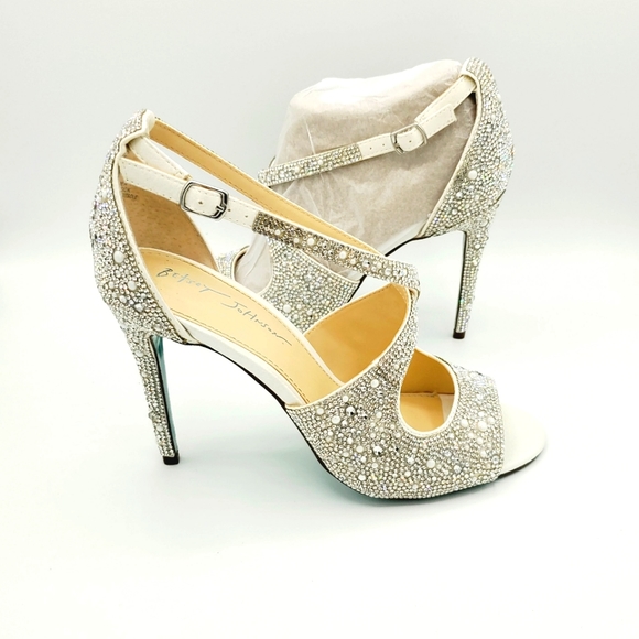 Betsey Johnson Sage heels NIB - Picture 5 of 11